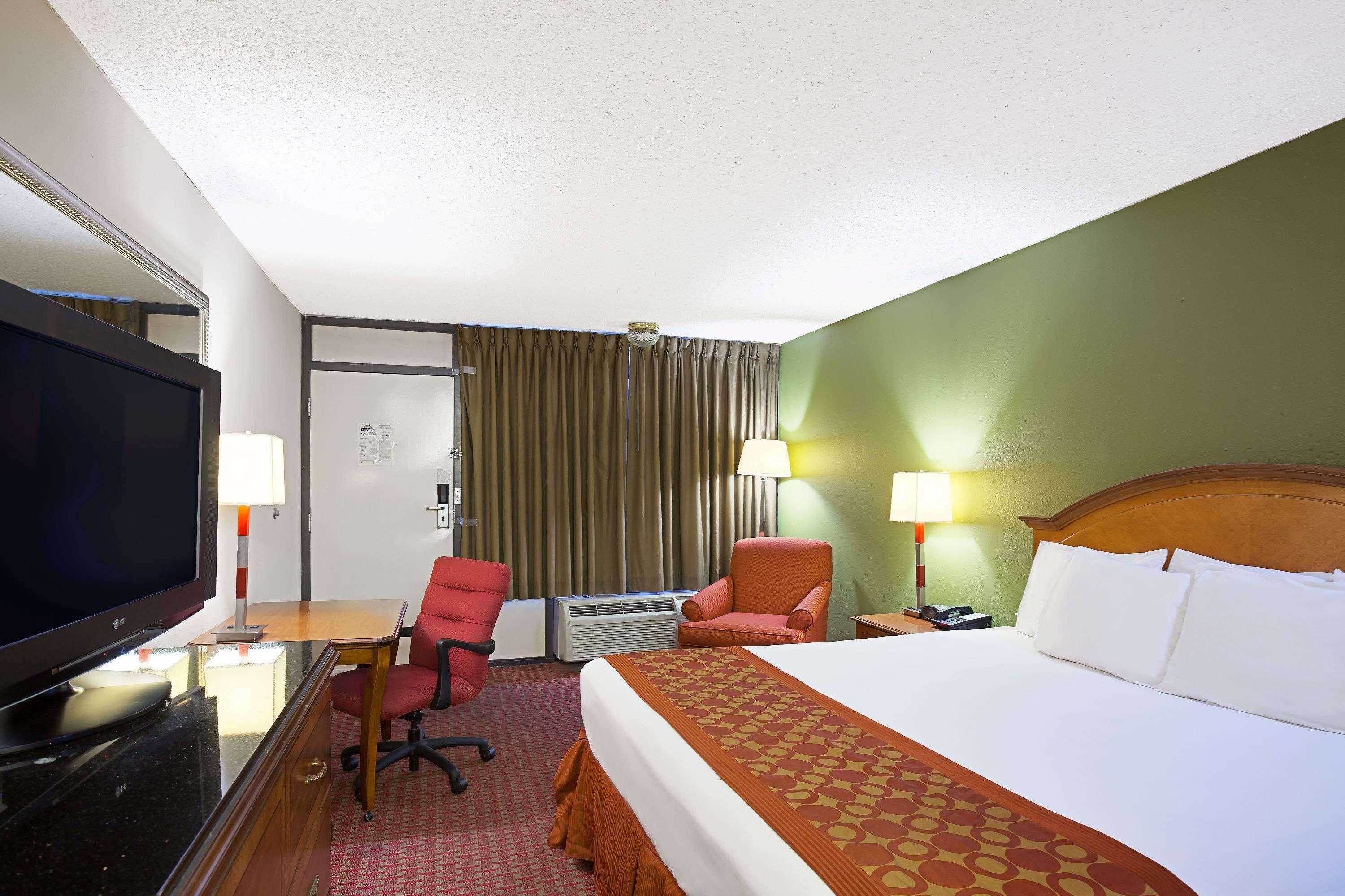 Days Inn Lafayette/University Exterior photo
