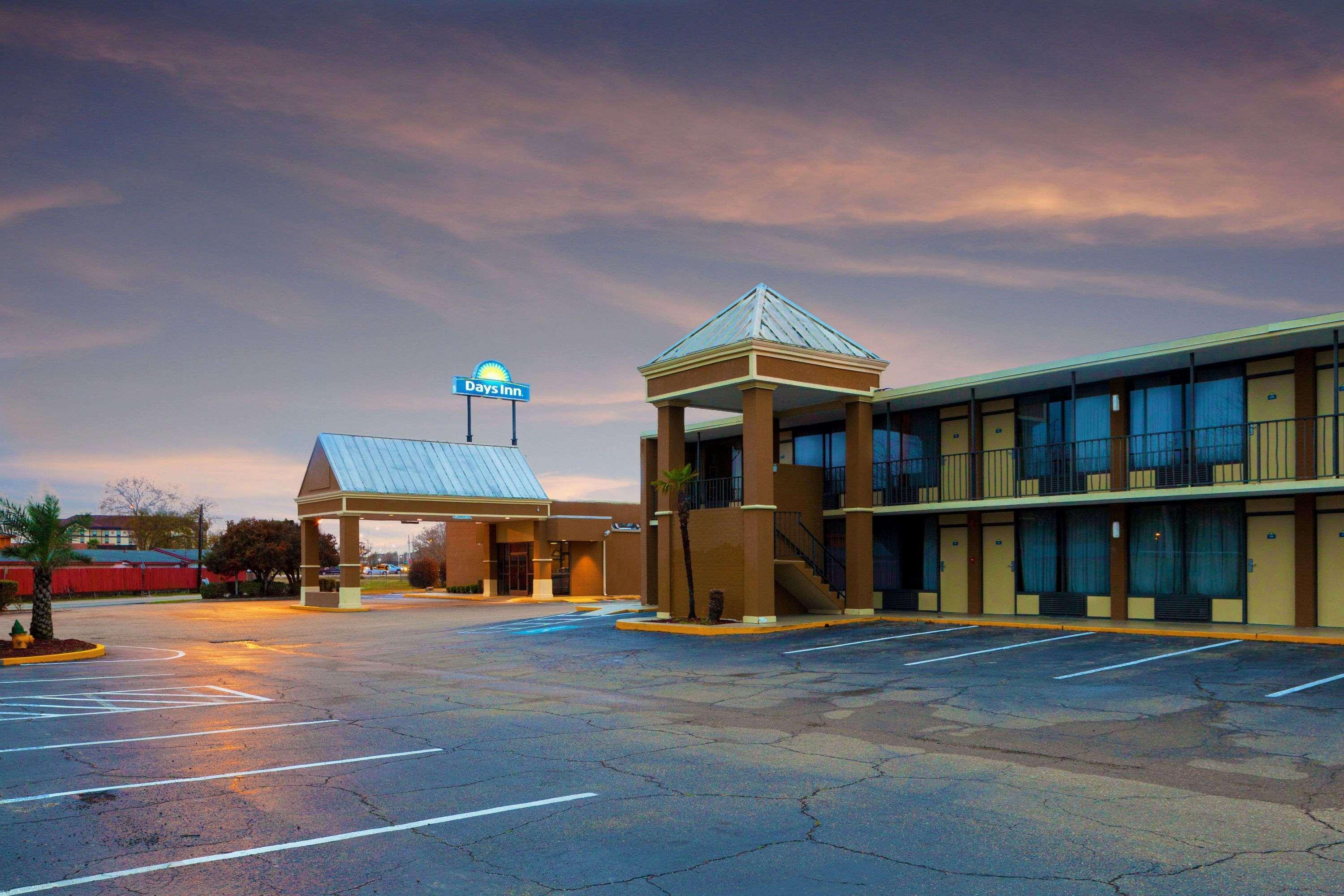 Days Inn Lafayette/University Exterior photo