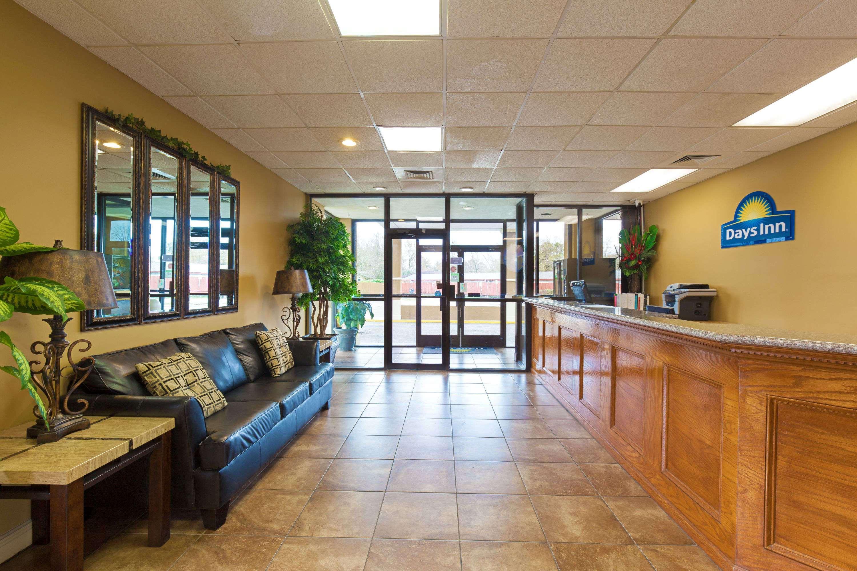 Days Inn Lafayette/University Exterior photo